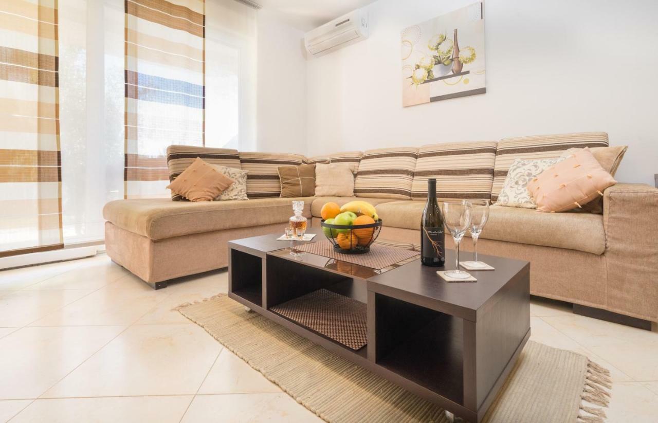 Spacious Apartment With The Garden, Near The Sandy Beach ميدولين المظهر الخارجي الصورة