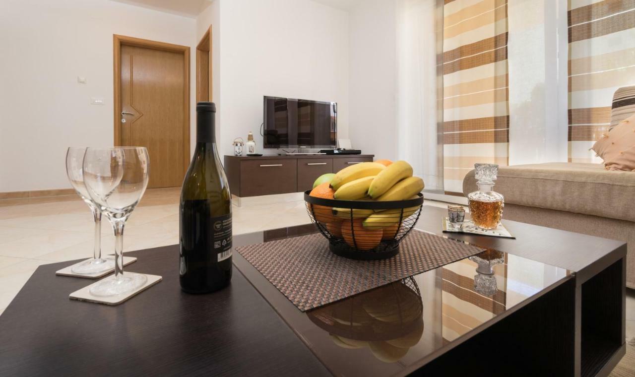 Spacious Apartment With The Garden, Near The Sandy Beach ميدولين المظهر الخارجي الصورة